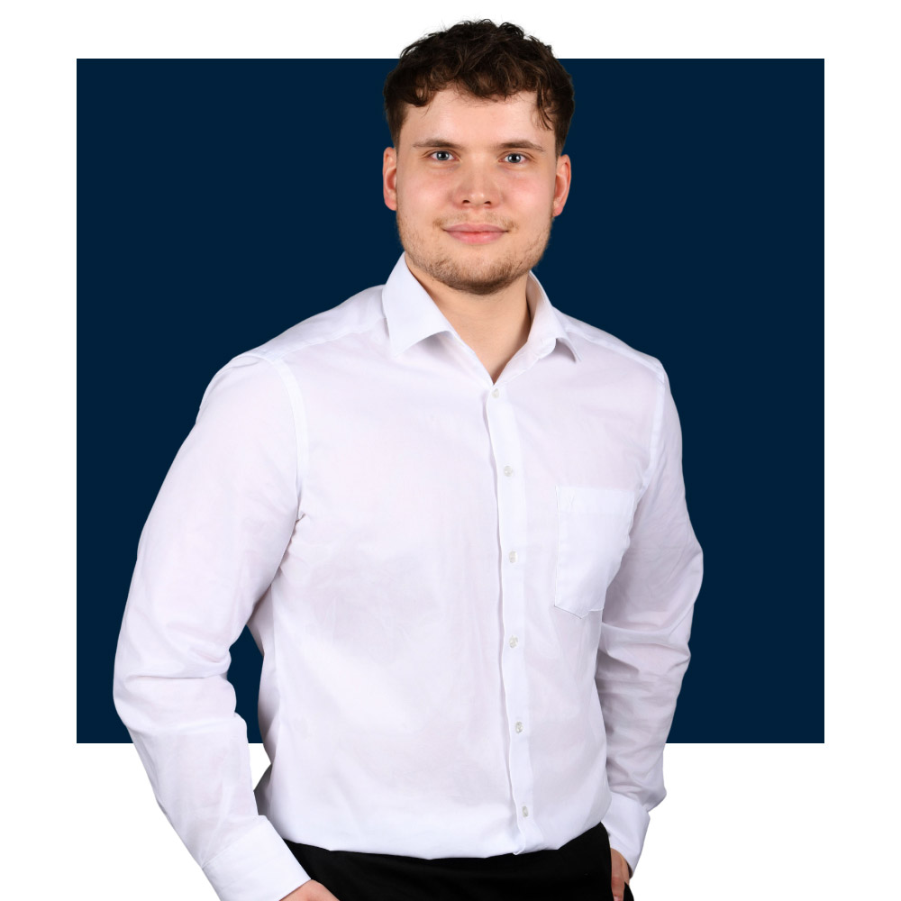 lukas-solbach-ls-medium-closeup-blue