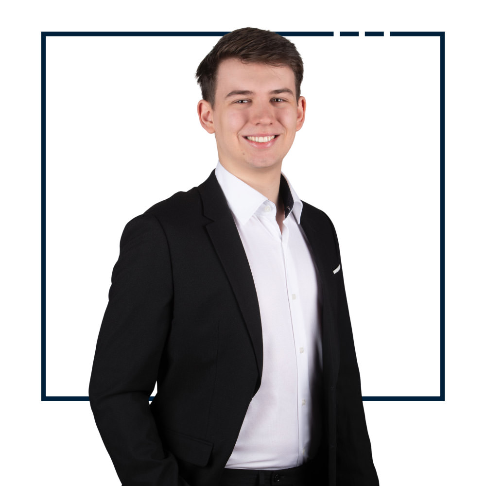 tom-heindrichs-th-medium-closeup-frame